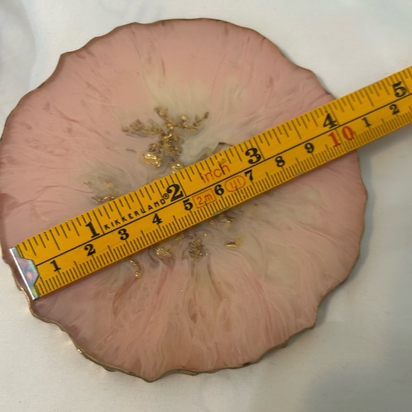 Set of 4 - Light pink and gold resin coasters - Picture 2 of 4